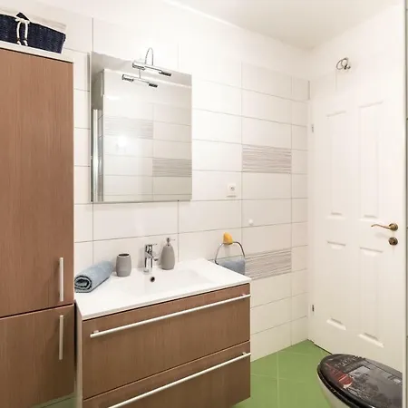 Martha Apartment Split